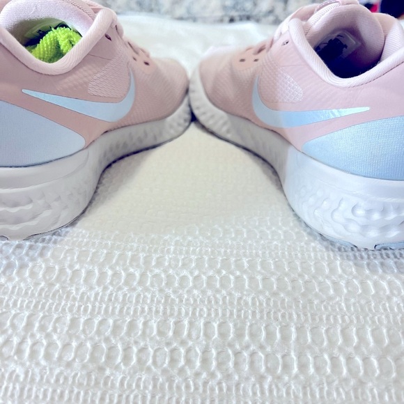 Nike Women's Pink Running Shoes - Picture 13 of 13